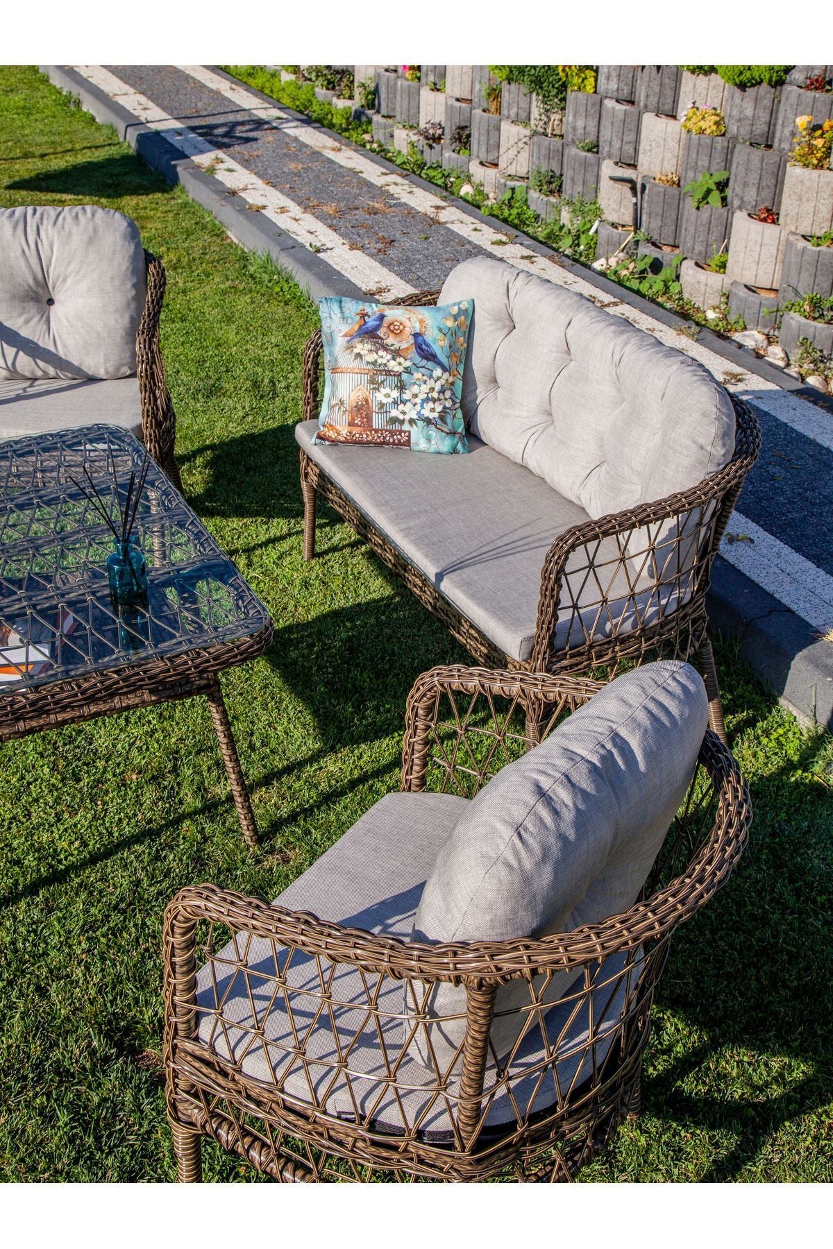 Garden Nice Rattan Bahçe Balkon Mobilyası 2+1+1 ve Masa
